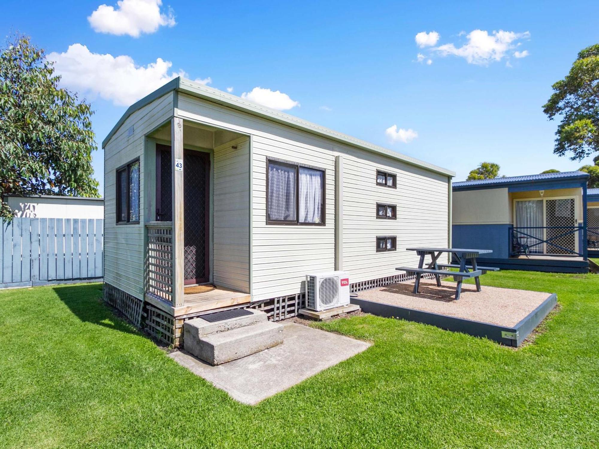 Waters Edge Holiday Park Lakes Entrance Kültér fotó